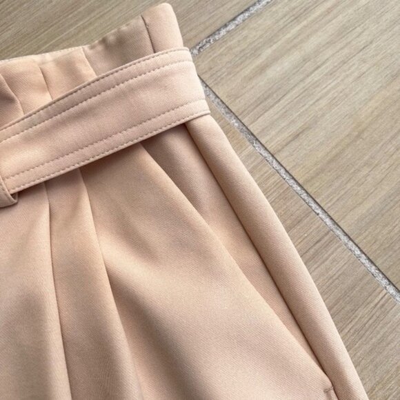 Vince High Rise Belted Paper Bag Shorts Size 6 Praline Beige - Picture 8 of 13